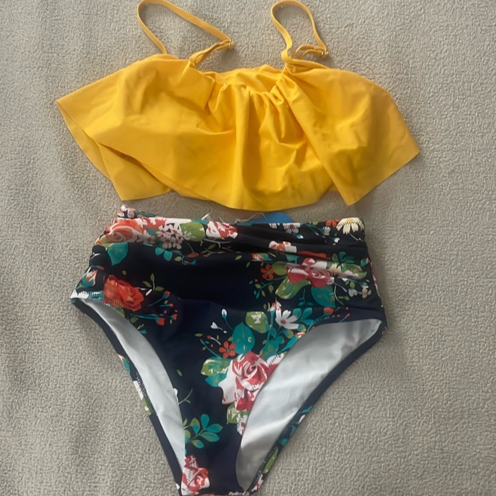 NWT cupshe bikini size Medium